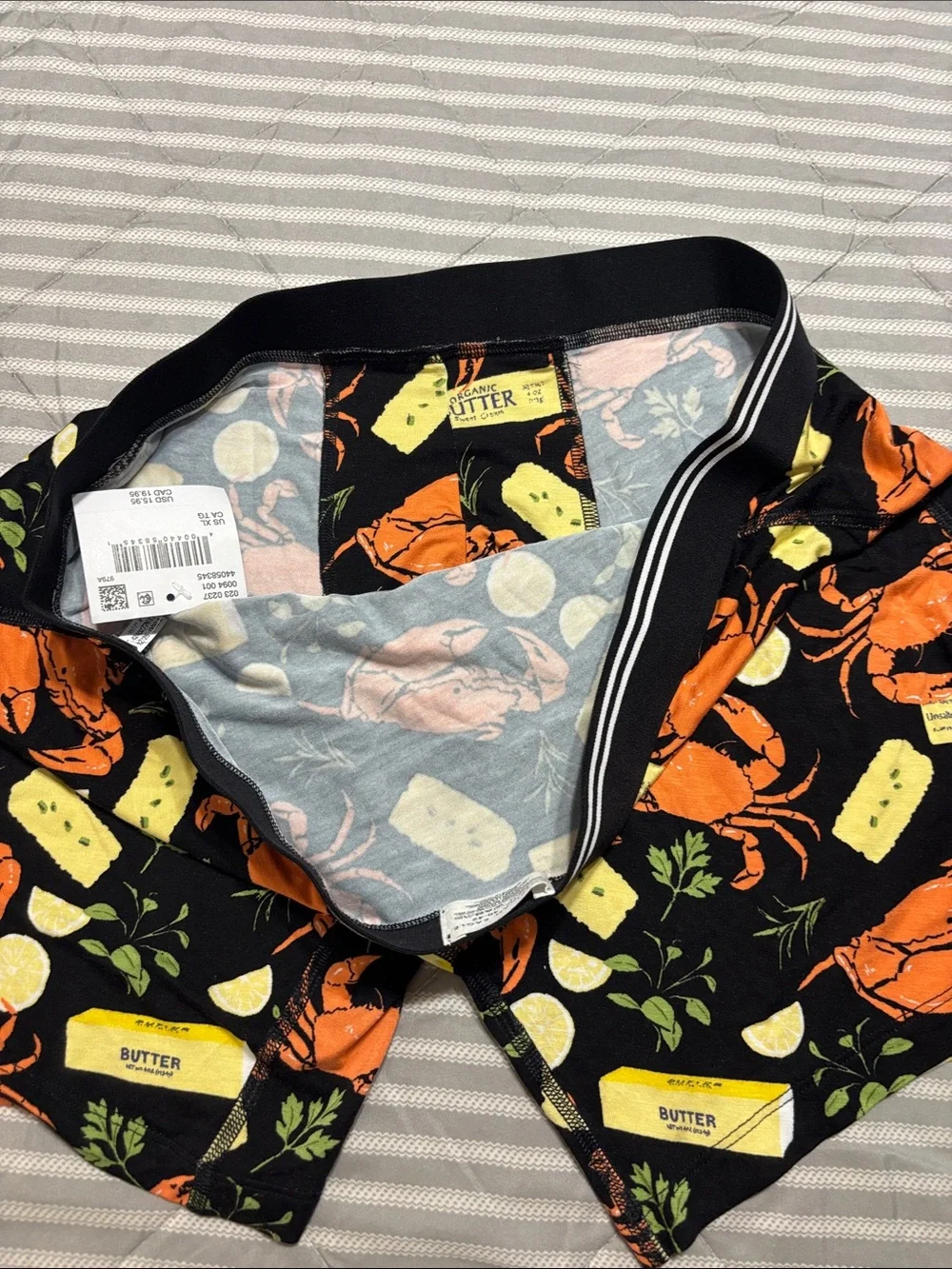 Men’s Black Crab-Print Swim Trunks